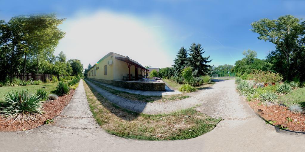 Fortuna Panzio Hotel Oroshaza Exterior photo